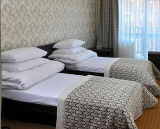 Отель Rooms in Kasimir resort hotel Буковель Стандартный двухместный номер с 2 отдельными кроватями-9