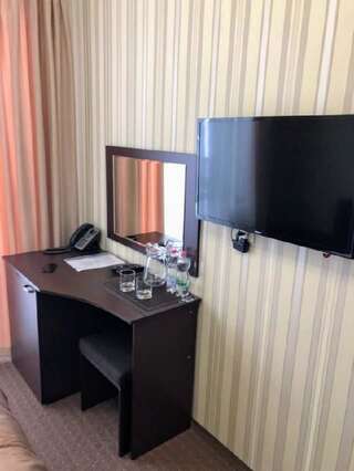 Отель Rooms in Kasimir resort hotel Буковель Стандартный двухместный номер с 2 отдельными кроватями-11