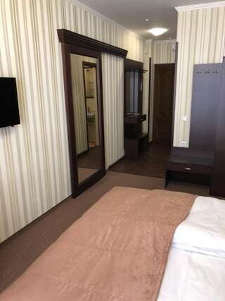 Отель Rooms in Kasimir resort hotel Буковель Стандартный двухместный номер с 2 отдельными кроватями-24